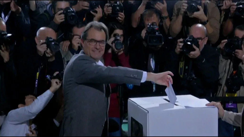 Artur Mas vota en la consulta del 9-N