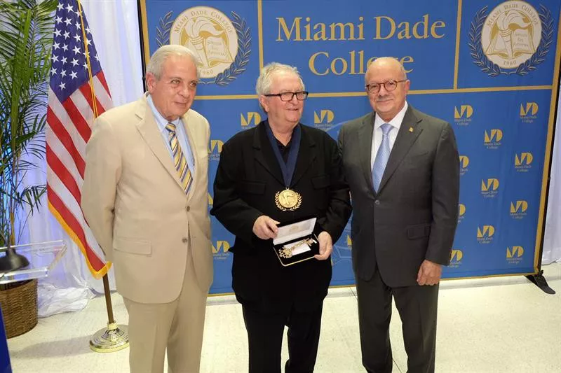Tomas Regalado Miamiko alkatea, Juan Mari Arzak eta Eduardo Padron MDCko presidentea. EFE