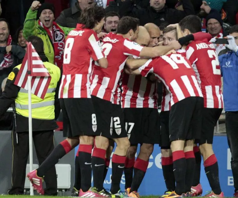 Los jugadores celebran el triunfo ante el Barça. Foto: EFE