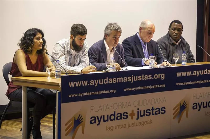 Laguntza Justoagoak plataformaren prentsaurreko bat. EFE