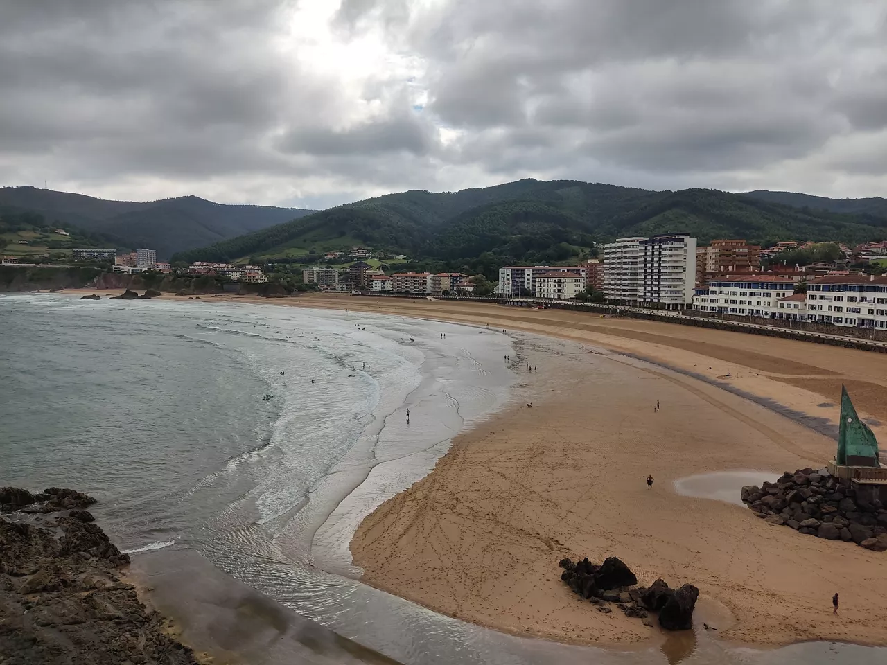 Bakio (Bizkaia), nublado, lainotuta.