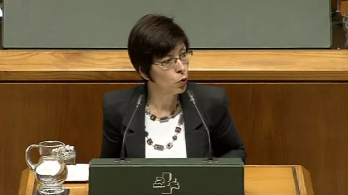 El lehendakari y los consejeros responden a las preguntas de los parlamentarios. Foto: EiTB