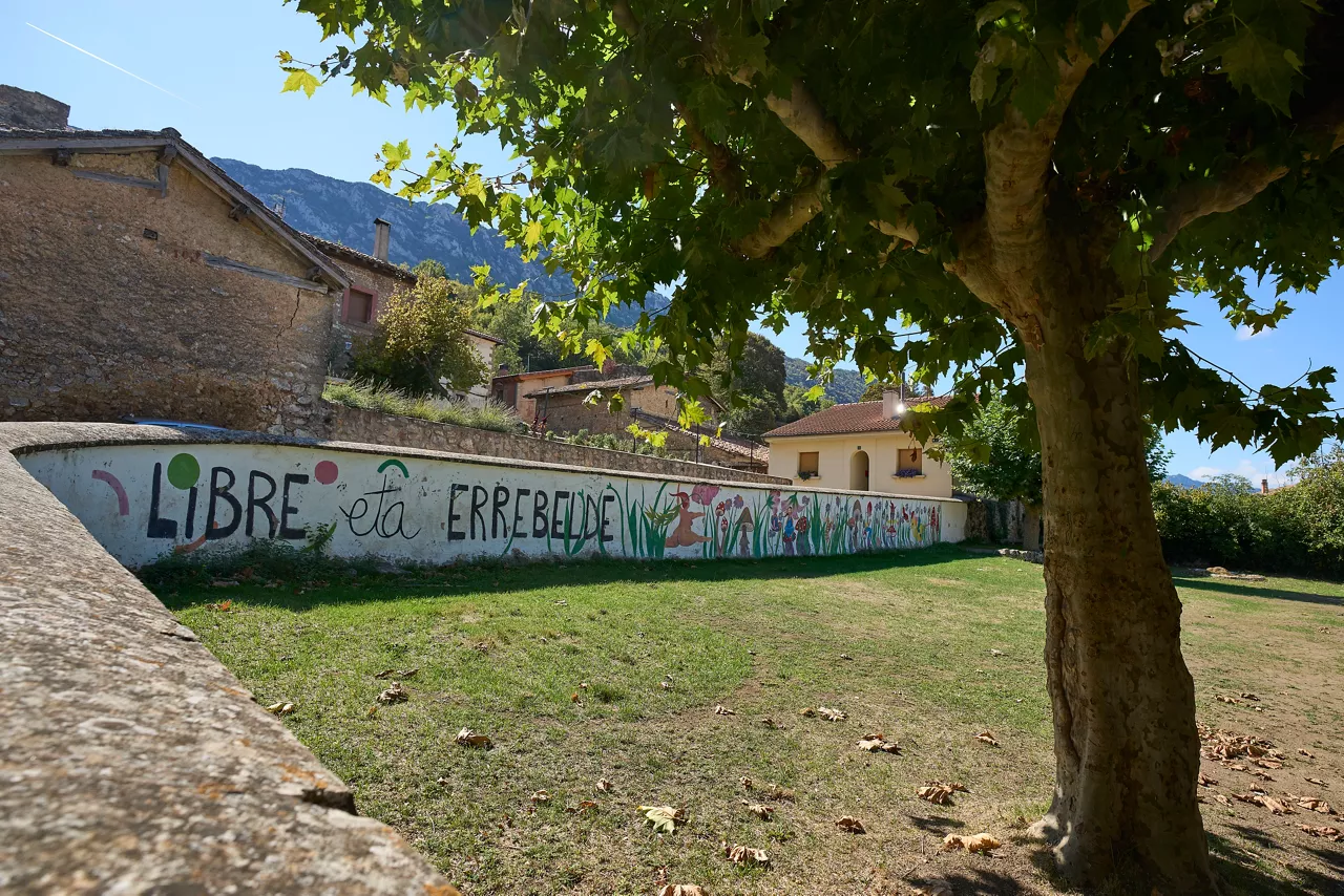 BERNEDO (ALAVA), 30/09/2025.- Vista del lugar donde se celebra el campamento de Bernedo (Álava). El Juzgado de Instrucción número 3 de Vitoria acordó ayer citar a declarar a tres menores víctimas del campamento de Bernedo (Álava) y pedir a la Ertzaintza que trate de identificar a más menores afectados, según fuentes judiciales. EFE/ Adrian Ruiz Hierro
