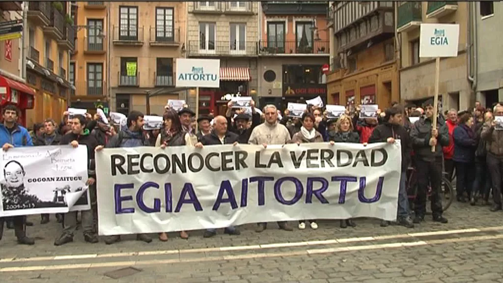 Angel Berrueta elkarretaratzea Iruñean EITB