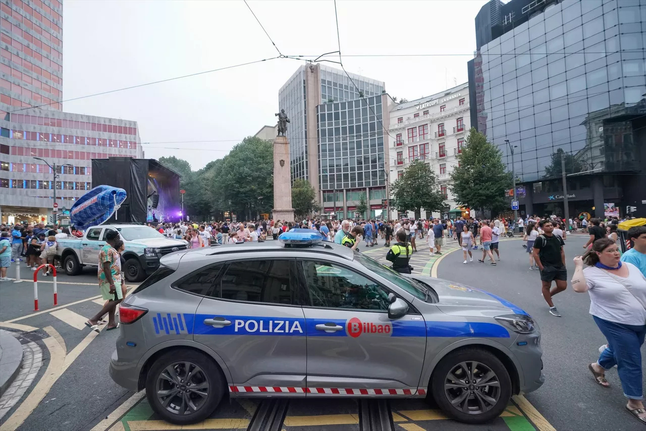 (Foto de ARCHIVO)

Cientos de personas durante el comienzo de la Semana Grande de Bilbao 2025, en el centro de la ciudad, a 16 de agosto de 2025, en Bilbao, Vizcaya, País Vasco (España). La Bilboko Aste Nagusia es la principal fiesta de Bilbao, que se celebra anualmente durante nueve días a partir del sábado siguiente al 15 de agosto. El inicio de las fiesta lo marca la lectura del pregón y el lanzamiento del txupín (cohete) por parte de la txupinera. Instantes después aparece en el balcón la gran Marijaia, personaje ficticio cuyo nombre significa señora de las fiestas, que presidirá las fiestas de la ciudad hasta que la quemen el último día.



Iñaki Berasaluce / Europa Press

16 AGOSTO 2025;BILBOKO ASTE NAGUSIA;BILBO;FIESTA;ASTE NAGUSIA;SEMANA GRANDE;EUSKADI;FIESTA;

16/8/2025