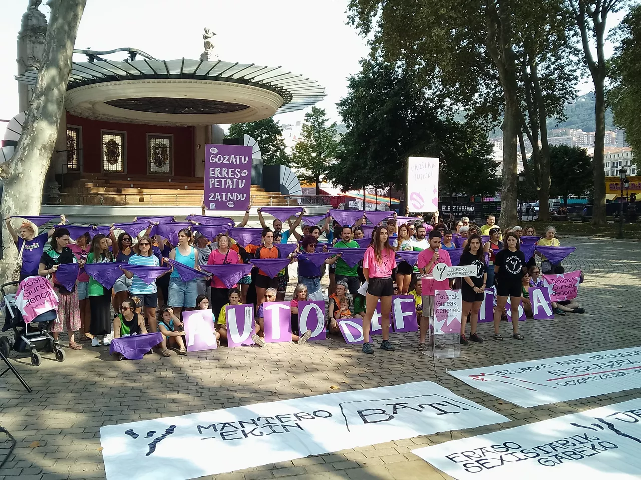 Acto contra las agresiones a las puertas de la Aste Nagusia. Foto: Bilboko Konpartsak