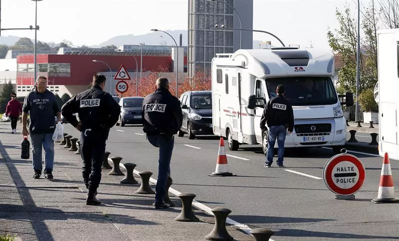 Muga kontrolak Biriatu Paris atentatuak controles Biriatu frontera. EFE