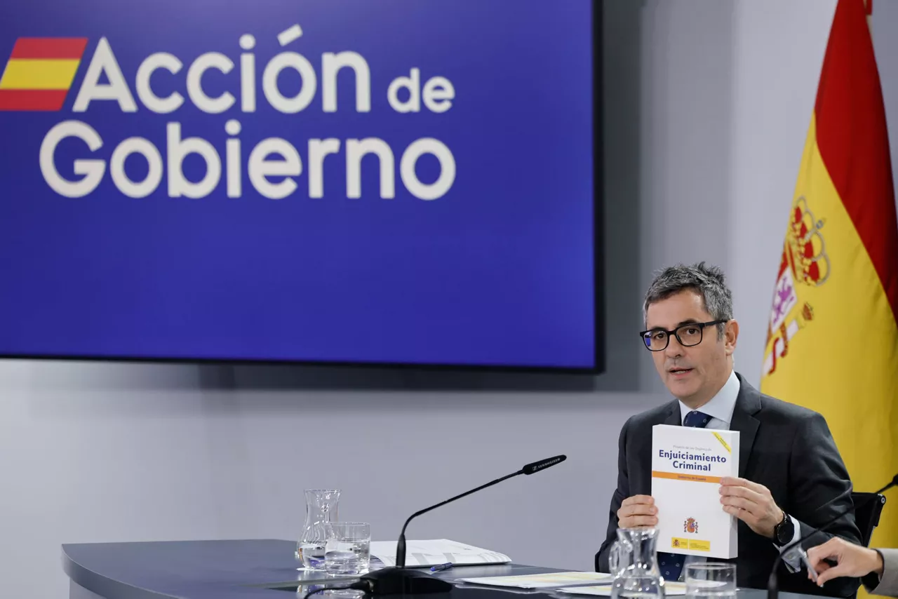 MADRID, 28/10/2025.- El ministro de la Presidencia, Justicia y Relaciones con las Cortes, Félix Bolaños, durante la rueda de prensa posterior a la reunión del Consejo de Ministros, este martes en Moncloa. EFE/Sergio Pérez
