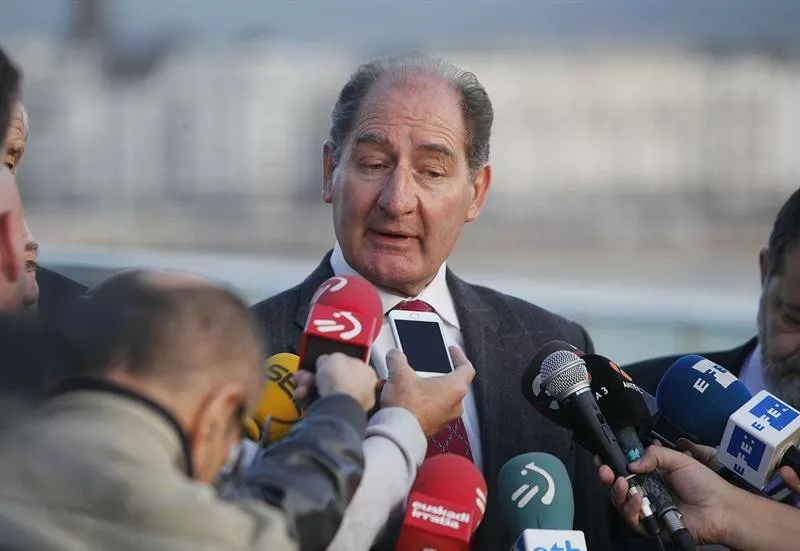 Brian Currin Euskal Herriko kasuaz arituko da Gernikan. Artxiboko irudia: EFE