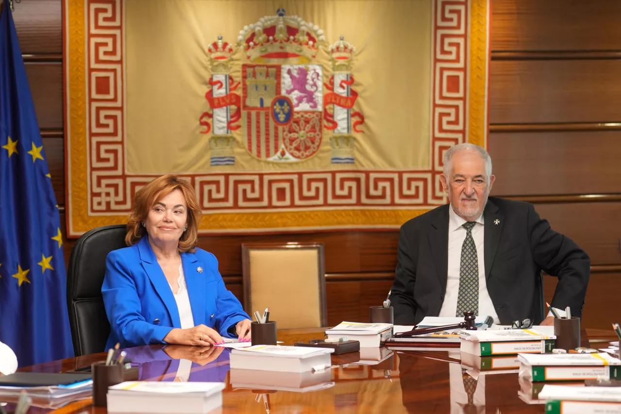 MADRID, 23/06/2025.- El presidente y la vicepresidenta del Tribunal Constitucional (TC), Cándido Conde Pumpido e Inmaculada Montalbán, respectivamente, durante el pleno pleno histórico de cinco días, que ha arrancado este lunes en Madrid, centrado en exclusiva en la ley de amnistía, con una ponencia que propone avalar la norma en líneas generales y que augura un debate intenso entre sus magistrados. EFE/ Borja Sanchez-Trillo
