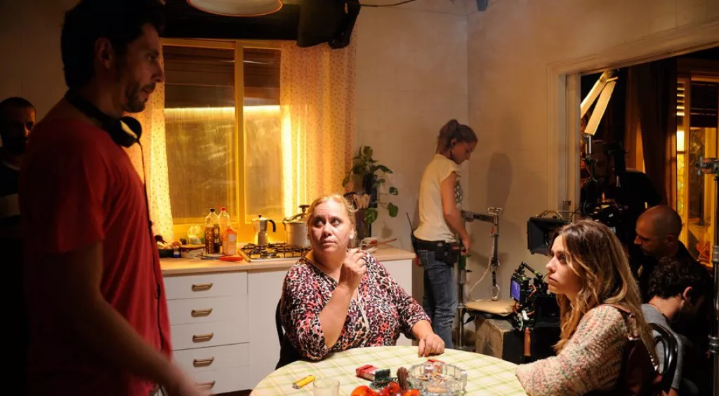 Paco Leon, Carmina Barrios eta Maria Leon, filmatze lanetan.