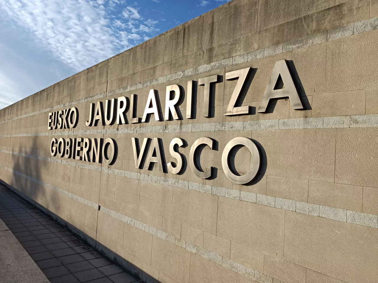 (Foto de ARCHIVO)

Cartel con las letras de Gobierno Vasco en Lakua (Vitoria).



EUROPA PRESS

08/11/2021