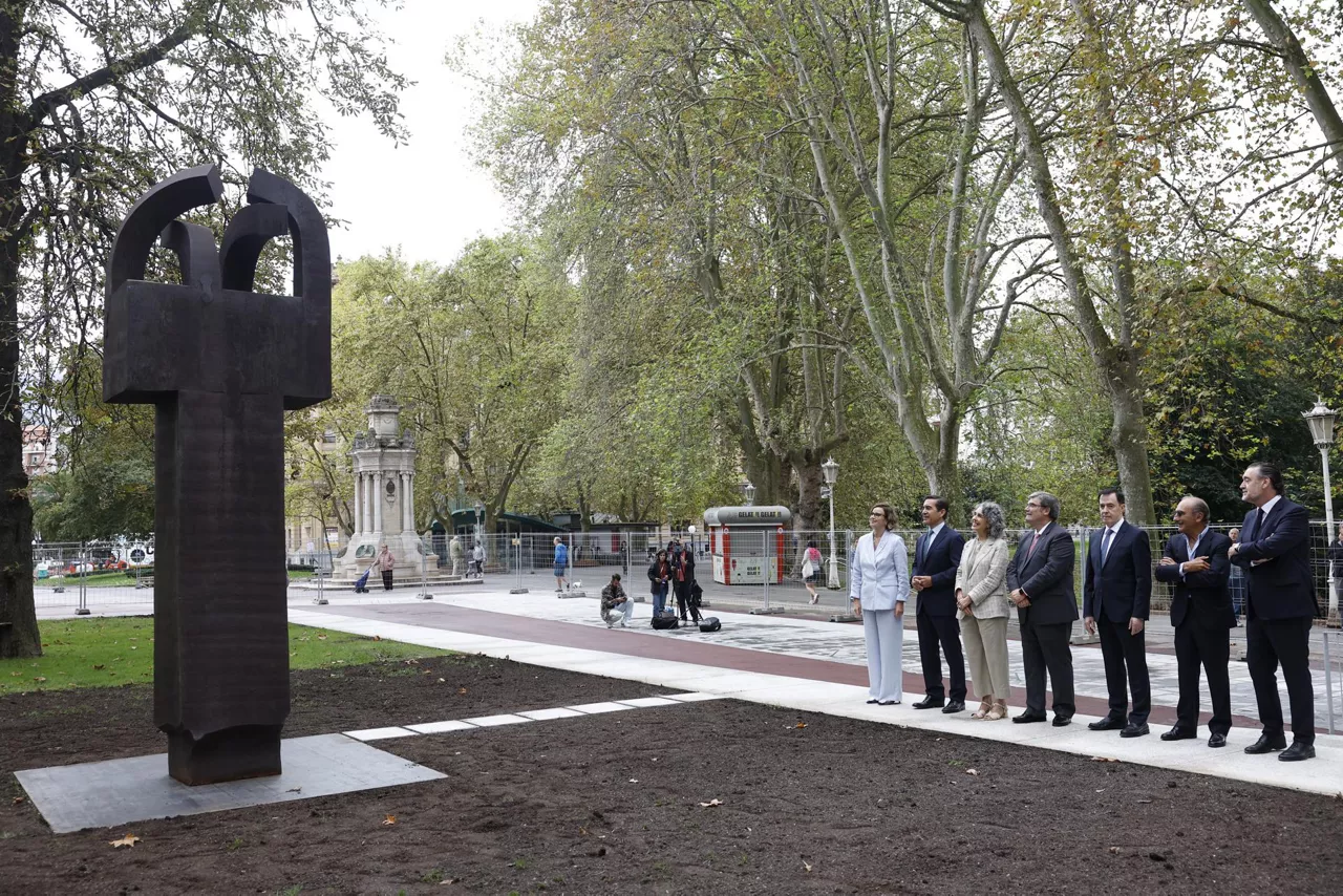 Escultura de Chillida en el Bellas Artes de Bilbao