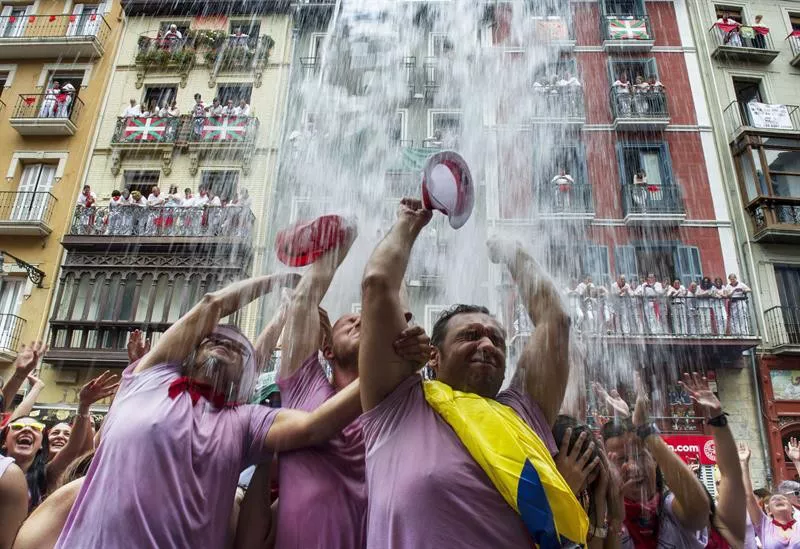No, no... No necesitamos agua para descansar... Solo para refrescarnos un poco...