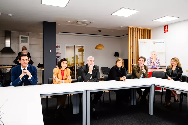 El presidente del Gobierno canario ha afirmado que la situación de menores migrantes no acompañados continúa "bastante atascada", y ha defendido que la cooperación entre territorios.