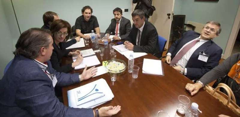 Reunión mantenida esta mañana en Vitoria. Foto: EFE