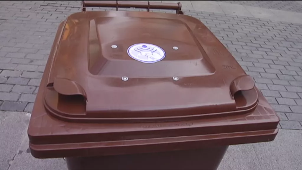 Materia organikoa biltzeko edukiontzi marroia. Artxiboko argazkia: EiTB