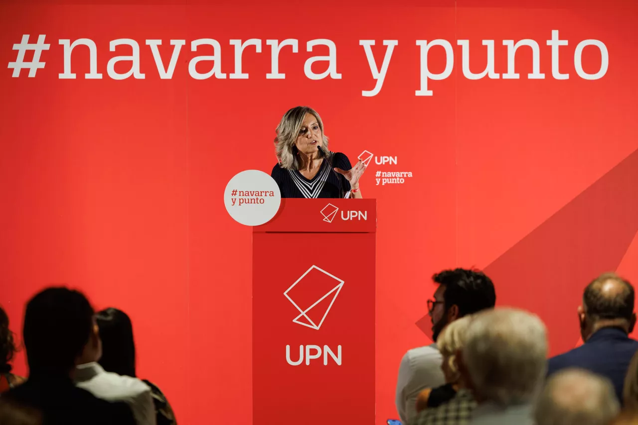 PAMPLONA, 05/09/2025.- La presidenta de UPN, Cristina Ibarrola, durante su intervención en el acto de apertura del curso político celebrado este viernes en el Hotel Castillo de Gorráiz, en el que ha asegurado que el Gobierno presidido por la socialista María Chivite "alardea de estabilidad", pero "es una estabilidad nociva, mala para Navarra". EFE/Villar López
