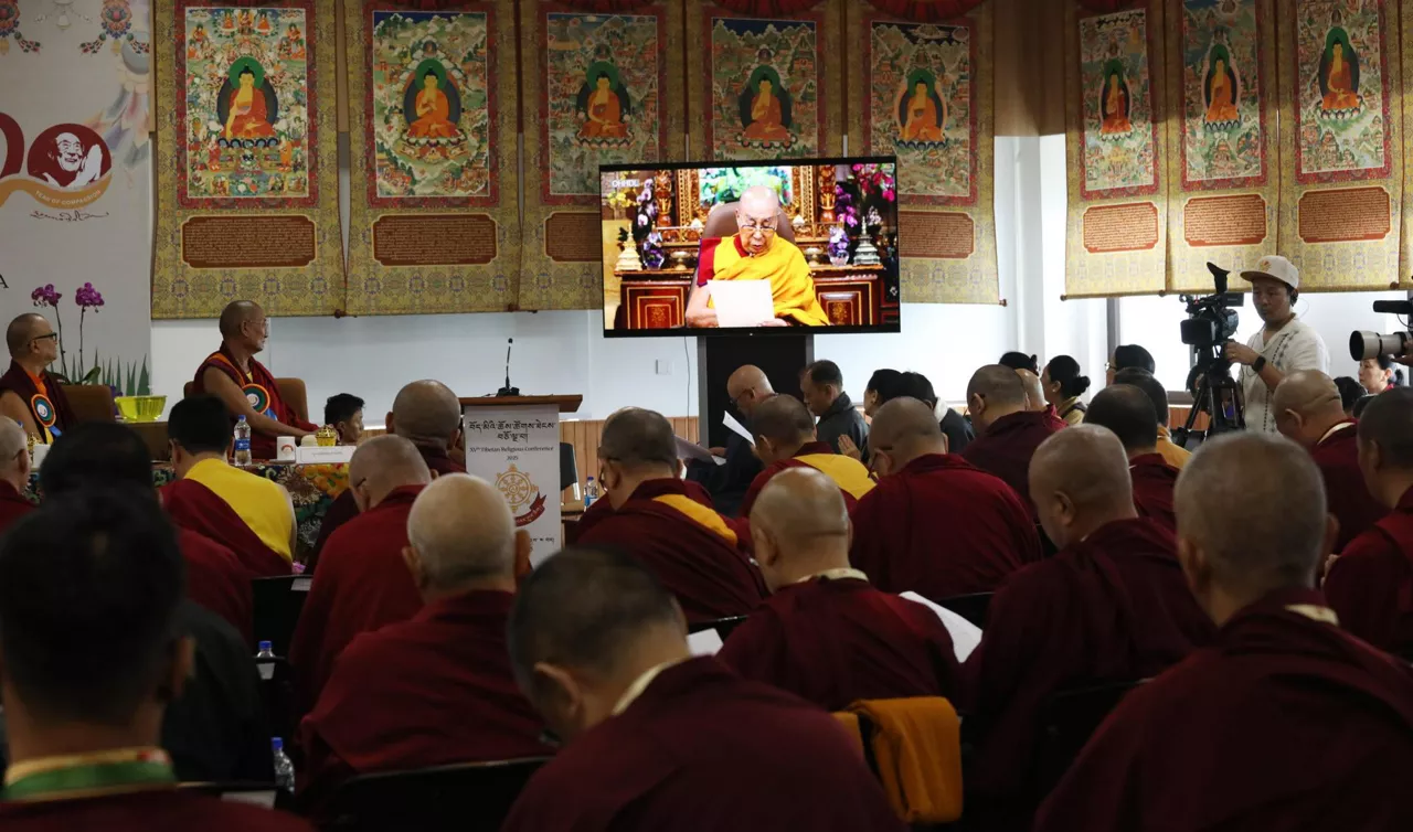 DHARAMSALA (India), 02/07/2025.- A TV screen shows His Holiness the Dalai Lama’s recorded message at the main temple of Tsuglhakhang in McLeod Ganj, near Dharamsala, India, 02 July 2025. The Dalai Lama has ended decades of speculation about his succession by affirming that his 600-year-old spiritual lineage will continue. In a significant move, he announced the formation of a committee composed of his most trusted advisors, who will serve as the sole authority in identifying his successor. An awaited video message became the spiritual leader's living testament, laying out a roadmap for the eventual succession. EFE/EPA/STRINGER
