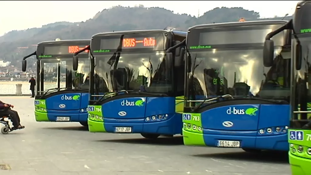 Dbus konpainiako autobusak (Artxiboko irudia).
