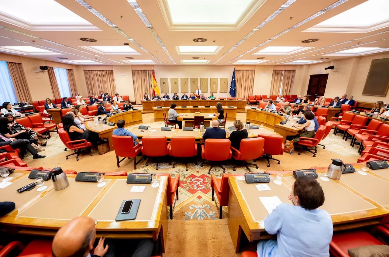 (Foto de ARCHIVO)

La Diputación Permanente en el Congreso, en la Sala Constitucional en el Congreso de los Diputados, a 16 de agosto de 2023, en Madrid (España). La Diputación Permanente celebra su última reunión, en la que aprobará el informe de dación de cuentas al Congreso de los Diputados de la XV Legislatura sobre su actividad en este periodo de disolución de las Cámaras.



Alberto Ortega / Europa Press

16 AGOSTO 2023;CONGRESO;DIPUTACIÓN;REUNIÓN;MESA;CUENTAS;LEGISLATURA;DISOLUCIÓN;CÁMARAS

16/8/2023