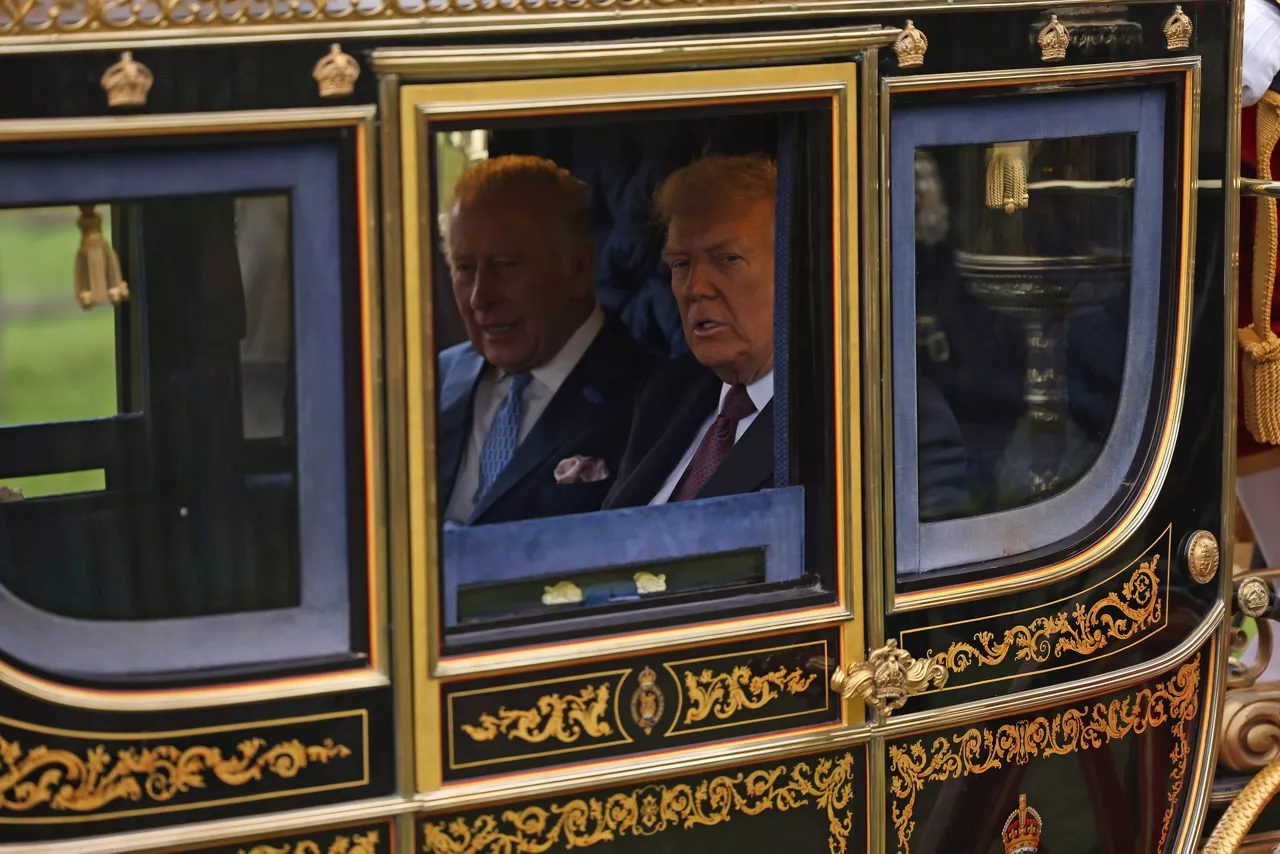 Carlos III  Donald Trump 