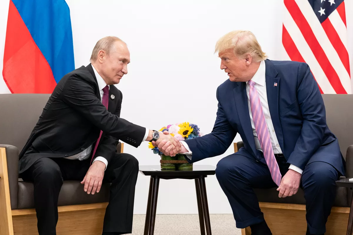(Foto de ARCHIVO)

FILED - 14 June 2019, Japan, Osaka: US President Donald Trump (R) shakes hands with Russian President Vladimir Putin during their meeting on the sidelines of the G20 summit. Photo: -/White House/dpa - ATTENTION: editorial use only and only if the credit mentioned above is referenced in full



14/6/2019 ONLY FOR USE IN SPAIN