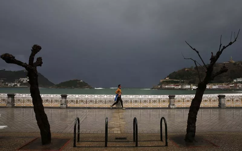 Donostia San Sebastian eguraldi txarra mal tiempo lluvia euria. EFE