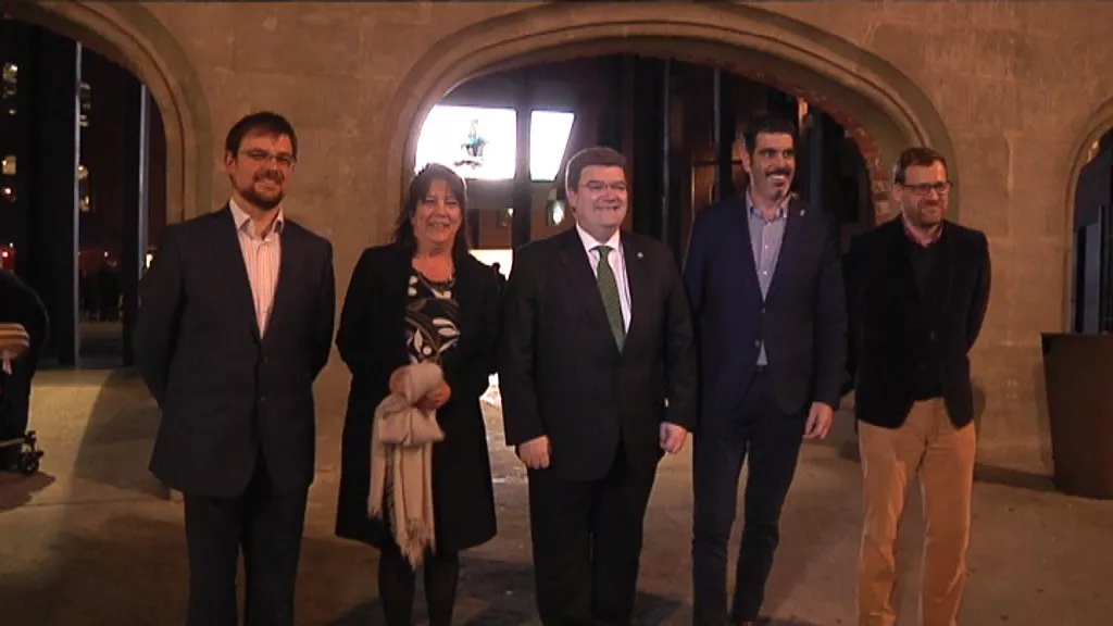 Bilboren, Donostiaren eta Donostia 2016ren ordezkariak, Bilboko ekitaldian. Argazkia: EiTB.