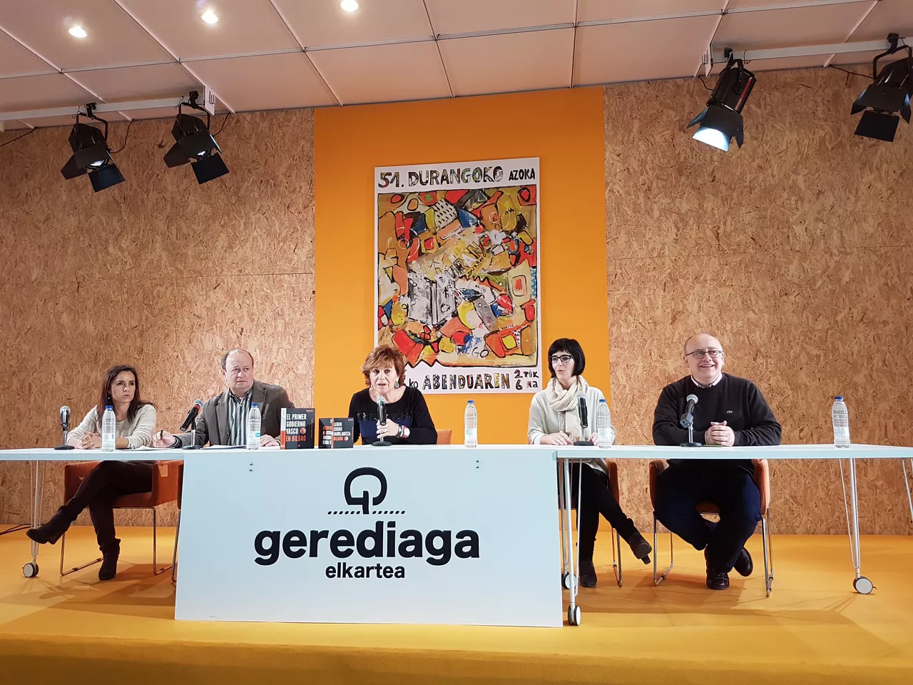 'Lehen Eusko Jaurlaritza Bilbon' liburuaren aurkezpena Durangoko Azokan. Argazkia: EiTB