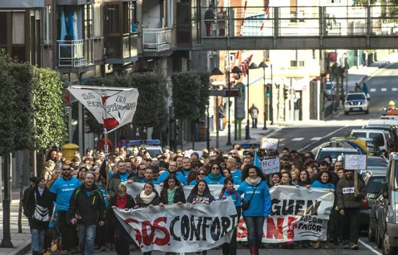 Edesaren Basauriko lantegiko langileek manifestazioa egin dute. Argazkia: EFE