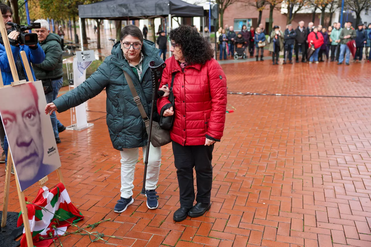 Egiari Zorren omenaldia Santi Brouardi eta Josu Muguruzari