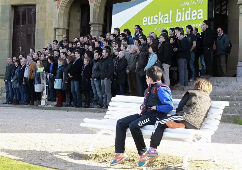 EH Bilduko eta EH Baiko ordezkariek Donostian egin dute agerraldia.