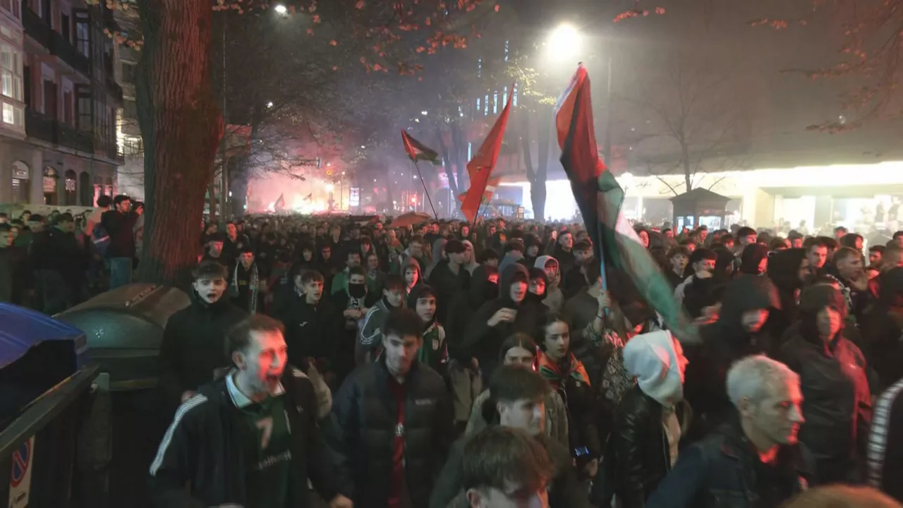 Milaka lagunek elkartasuna adierazi diote Palestinari Bilboko kaleetan, Palestinarekin Elkartasuna plataformak deitutako martxa jendetsuan