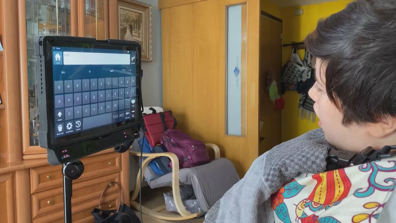 Elsa fue diagnosticada de Esclerosis Lateral Amiotrófica con 9 años, y fue el primer caso de ELA infantil en España