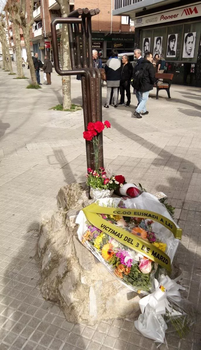 Martxoaren 3ko biktimen omenezko monolitoa. Artxiboko argazkia: Agentziak