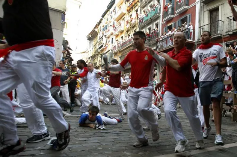 Momentos de tensión en el encierro. Foto: EFE