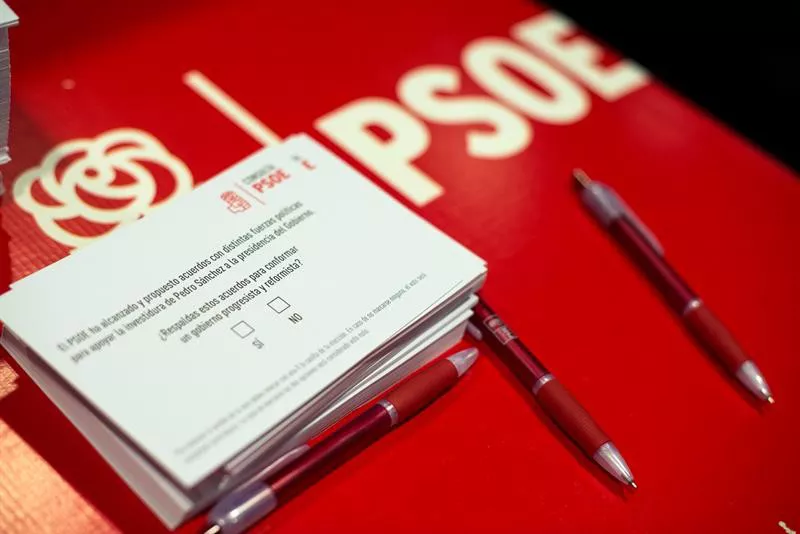 Militante sozialista gehienak akordioaren alde azaldu dira. Argazkia: EFE