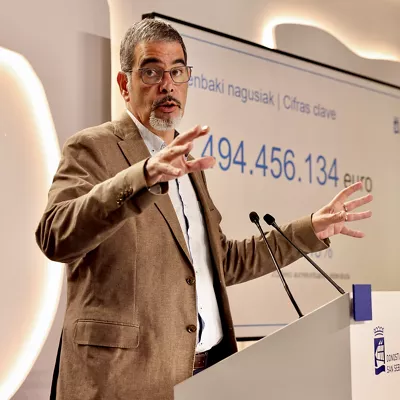 SAN SEBASTIÁN, 30/09/2025.- El alcalde de San Sebastián, Eneko Goia, ha comparecido este martes para informar de la aprobación de presupuestos para la capital guipuzcoana para 2026. EFE/ Javi Colmenero
