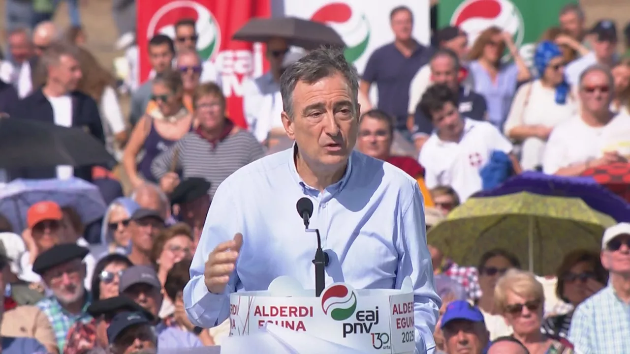El presidente del EBB ha asegurado que los jeltzales no van a escatimar esfuerzos para alcanzar “un nuevo estatus político”, a pesar de que “el inestable panorama político español hace complicada la travesía”. 