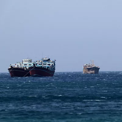 Khasab (Oman), 24/06/2025.- Ships in the Strait of Hormuz as seen from Khasab, Musandam Governorate, Oman, 24 June 2025. The Iranian parliament approved a measure to close the Strait of Hormuz following US strikes on three of Iran's key nuclear sites on 22 June 2025. Israel and Iran have been exchanging fire since Israel launched strikes across Iran on 13 June 2025. EFE/EPA/ALI HAIDER
