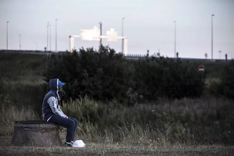 Etorkinak inmigrantes Francia Calais eurotunel. EFE