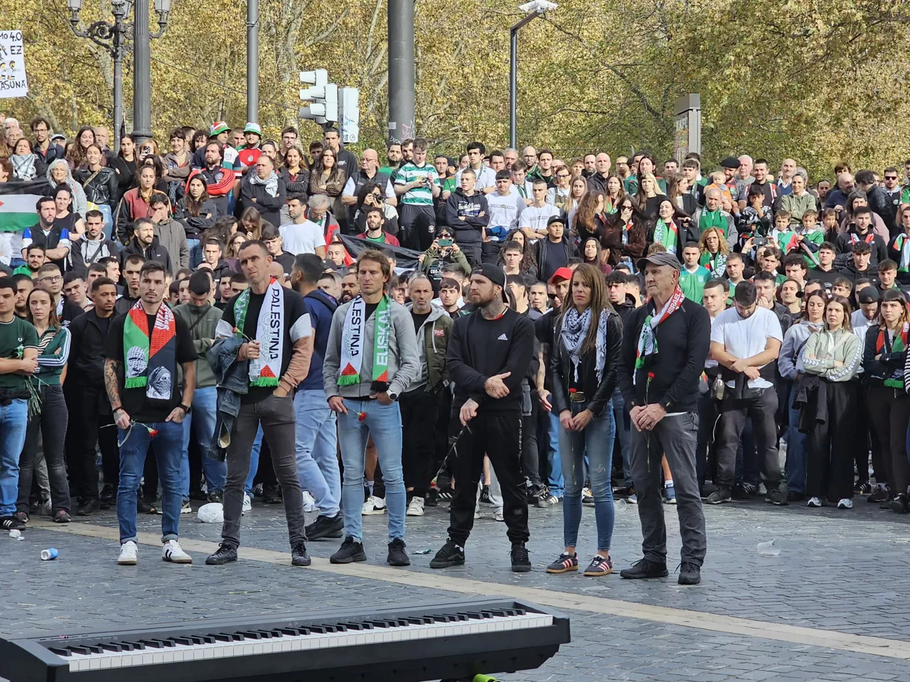 Palestinarekin Elkartasunak deituta, hildako Palestinako kirolariak omendu dituzte Arriagan.