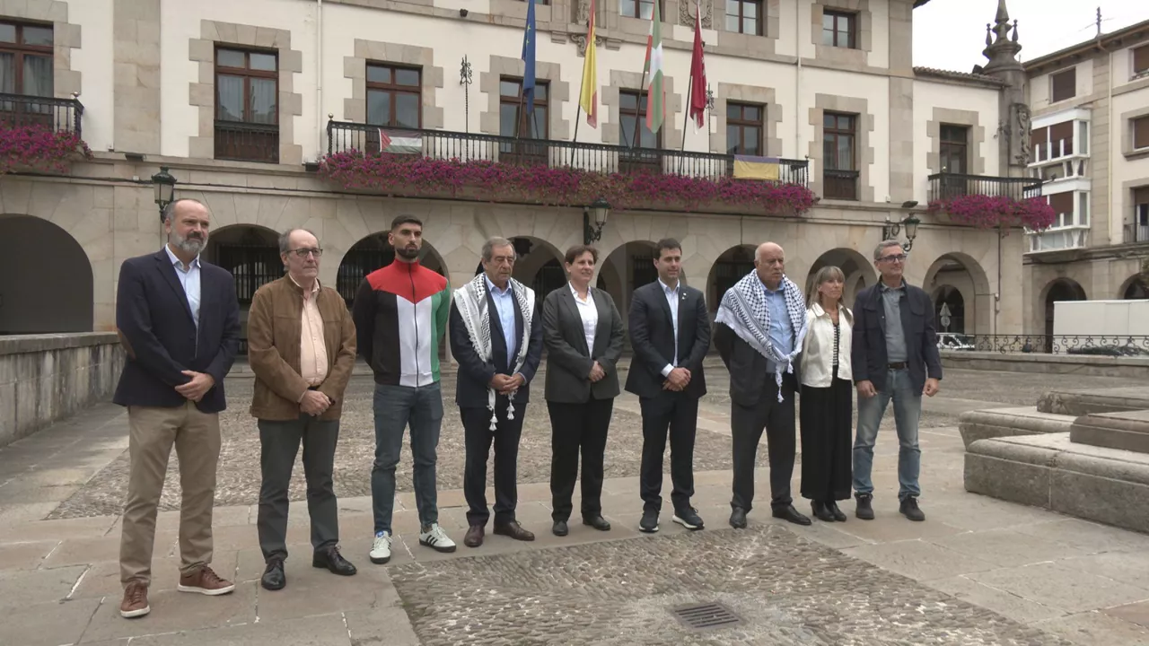 Euskal Selekzioaren eta Palestinako selekzioaren arteko partida solidarioa aukeztu dute Gernikan, bakearen alde