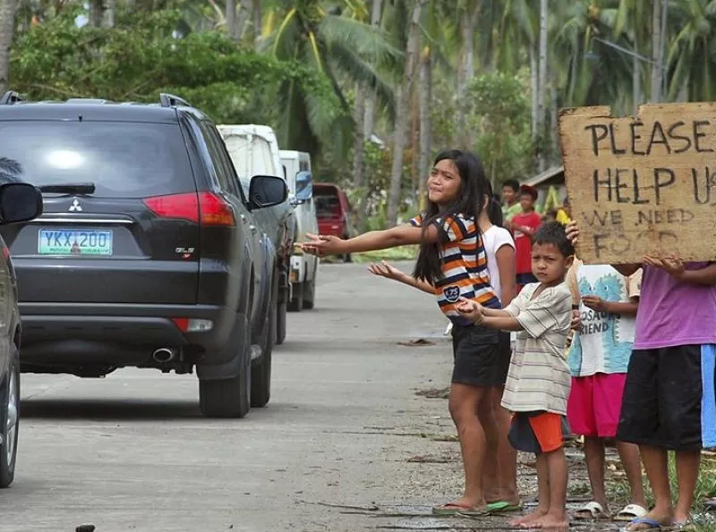 l tifón Haiyan azota las islas Filipinas. Foto: EFE.