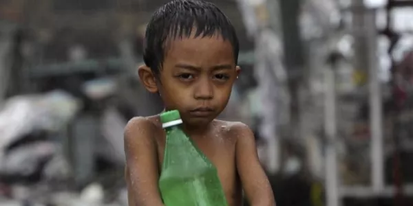 Haiyan tifoiak Filipina uharteak suntsitu ditu. Argazkia: EFE.