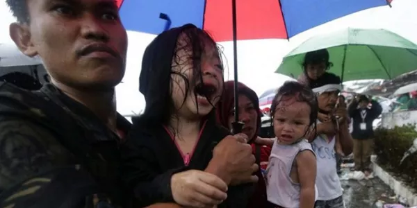 El tifón Haiyan azota las islas Filipinas. Foto: EFE.