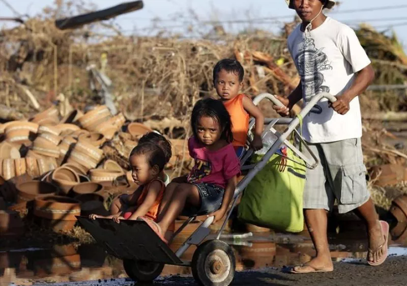 El tifón Haiyan azota las islas Filipinas. Foto: EFE.