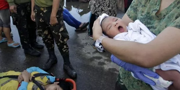 El tifón Haiyan azota las islas Filipinas. Foto: EFE.