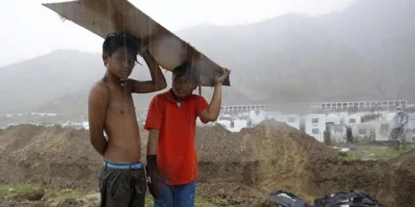 Haiyan tifoiak Filipina uharteak suntsitu ditu. Argazkia: EFE.